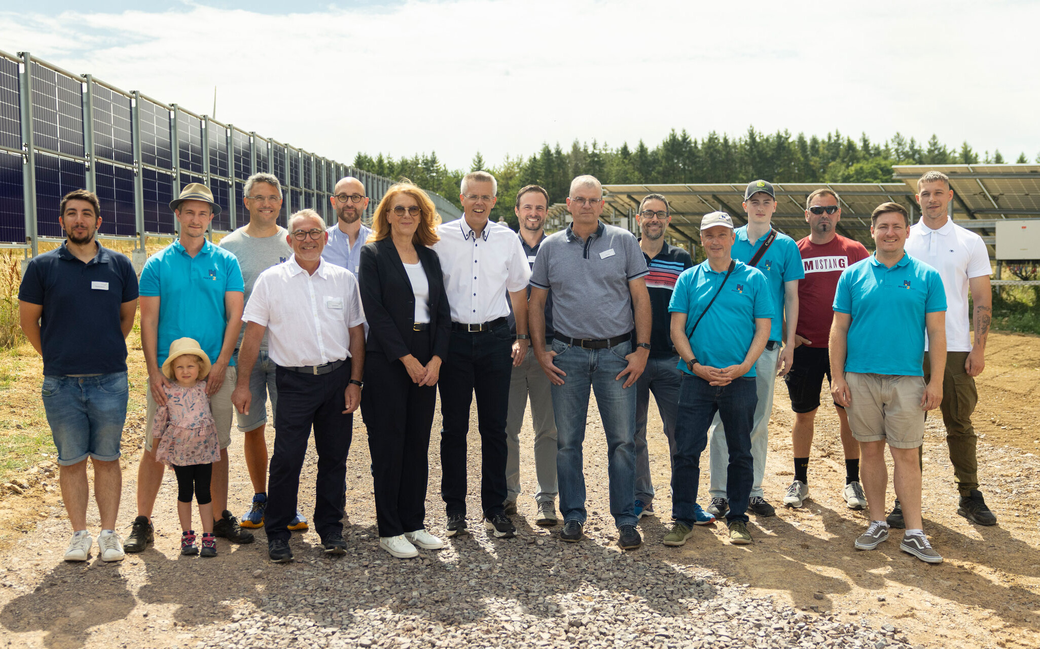 Erste hybride PV-Freiflächenanlage der Stadtwerke Merzig ist in Betrieb